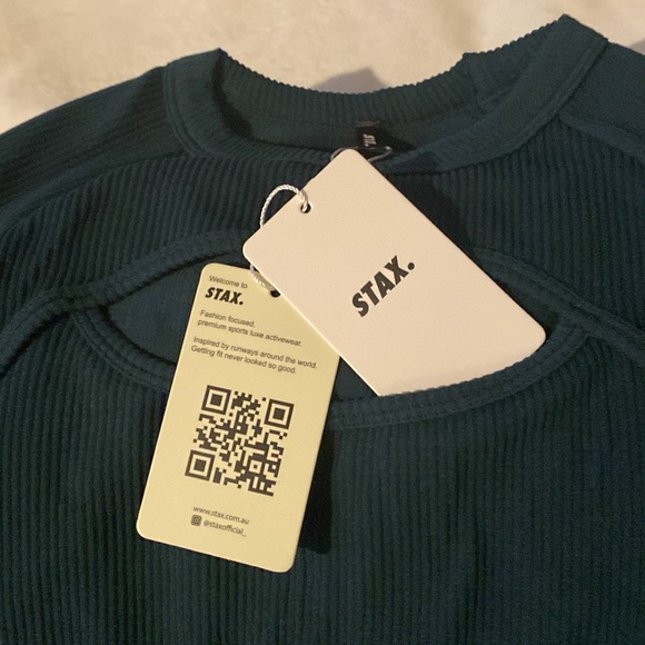 Workout Crop Top - Picture 3 of 3